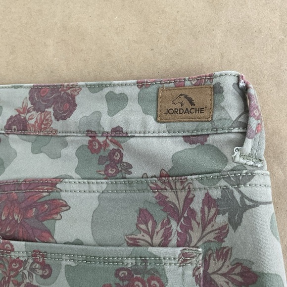 Jordache Floral Camouflage Jeggings - Picture 1 of 5